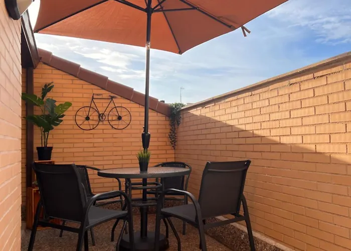 Lägenhet Atico Con Terrazas, Garaje Y Ascensor En El Casco Antiguo Huesca