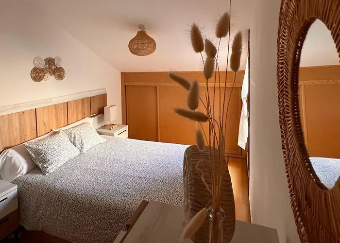 Atico Con Terrazas, Garaje Y Ascensor En El Casco Antiguo * Huesca